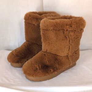 Bamboo Frozen Golden Faux Fur Snow Boots Mid-Calf Size 8